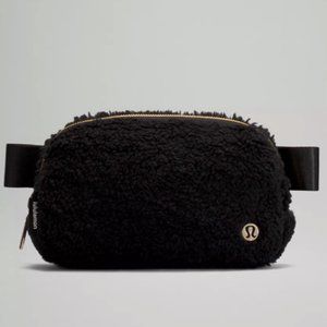 Everywhere Fleece Belt Bag